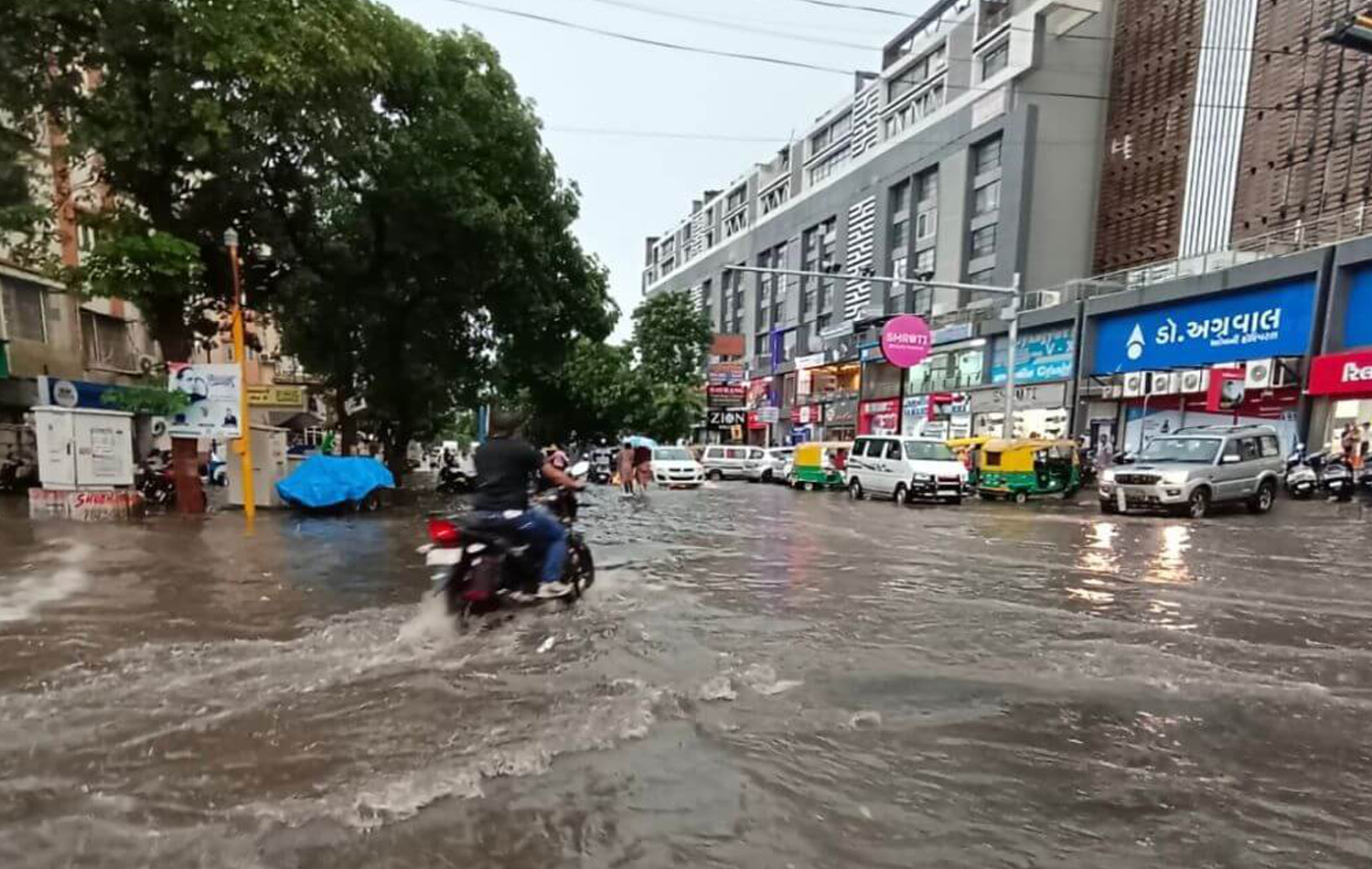 अनियोजित शहरीकरण से जलमग्न होते शहर !